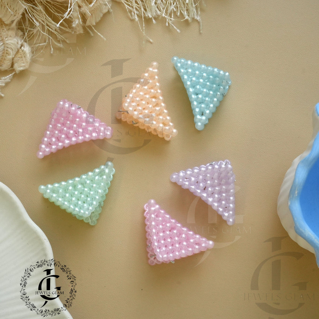 Triangular Pearl Hair Catchers – Pastel Elegance