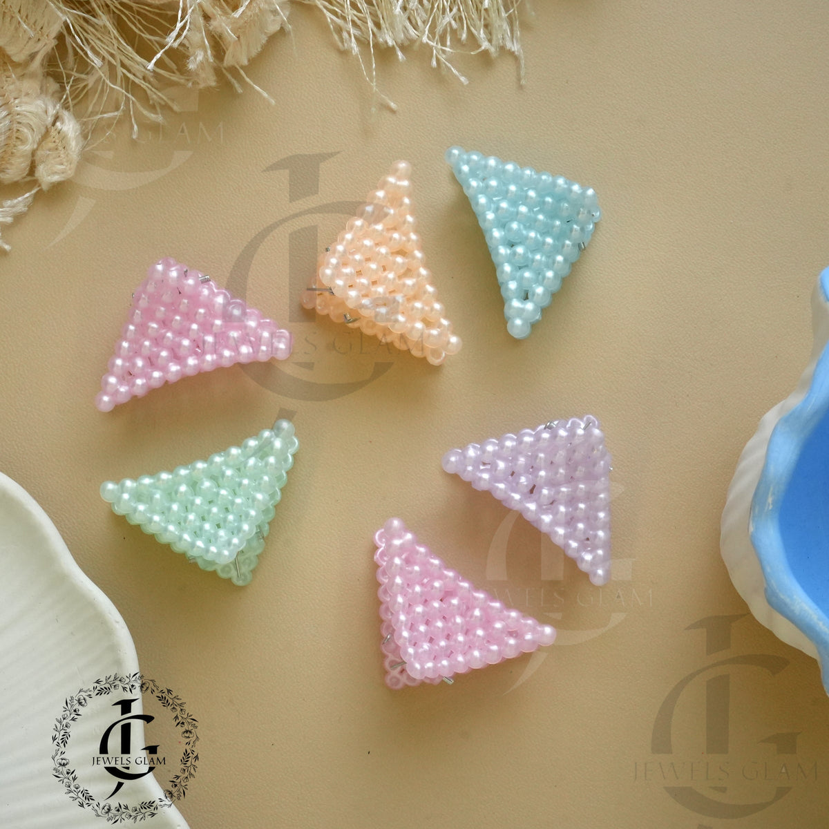 Triangular Pearl Hair Catchers – Pastel Elegance